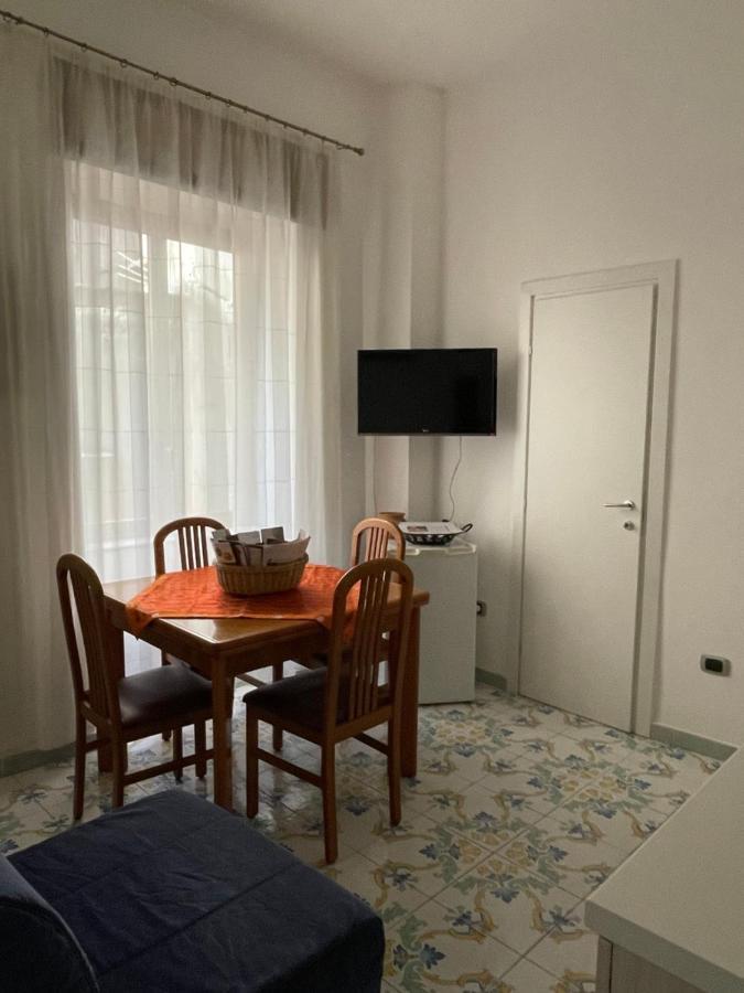 Queen Carolina'S Homes - Apartments In Old Town ナポリ エクステリア 写真